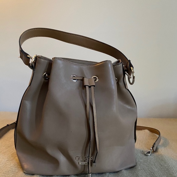 Guess Handbag - Picture 2 of 5